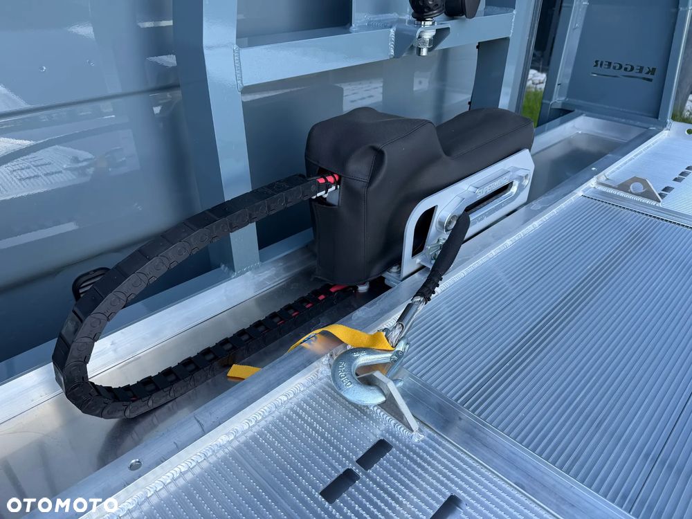 Mercedes-Benz Sprinter - 25