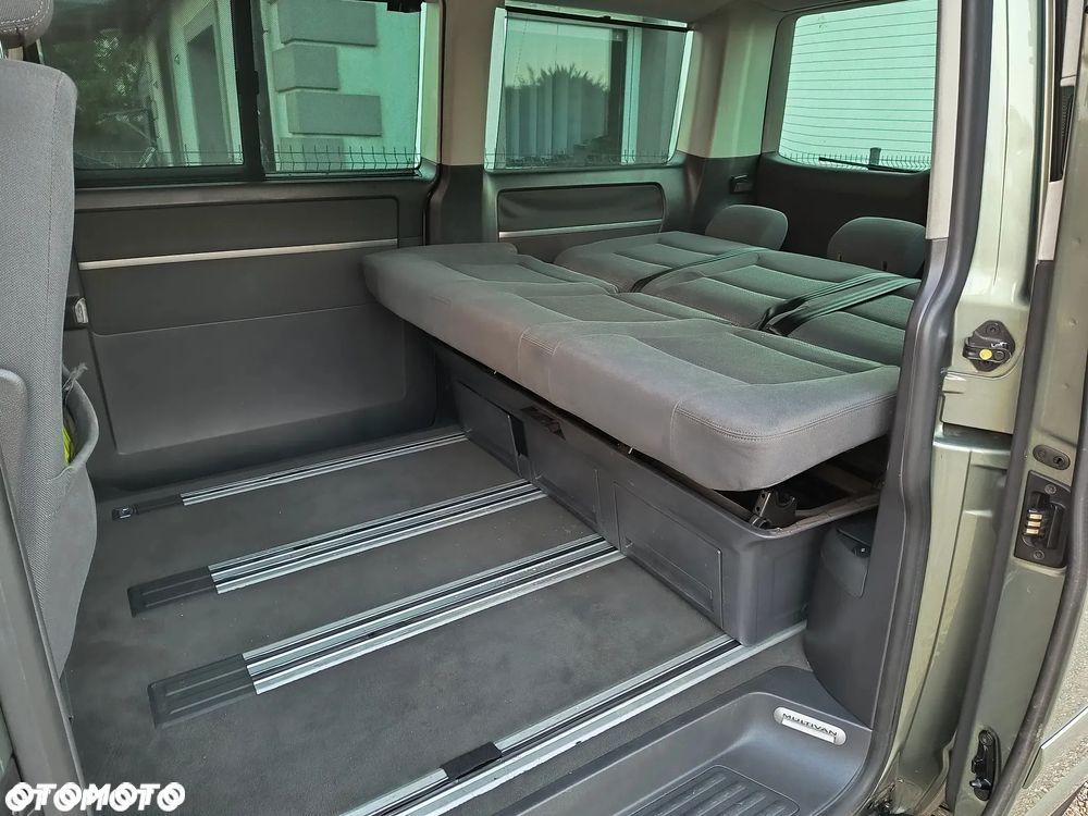 Volkswagen Multivan - 12