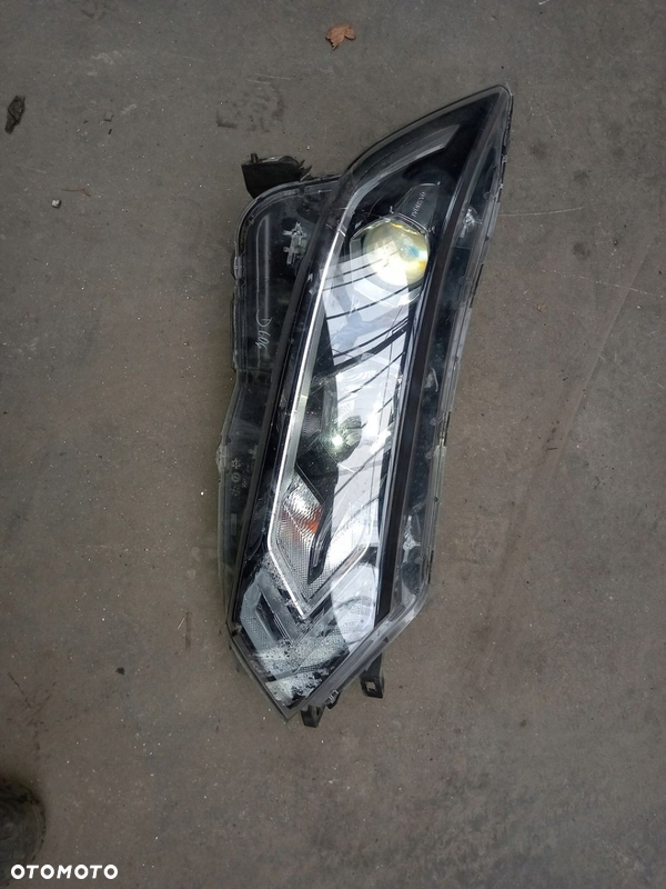 Lampa przód przednia prawa Qasqhai J11 Lift EUROPA