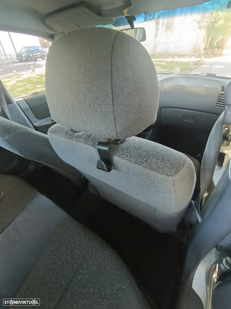 Hyundai Accent - 8