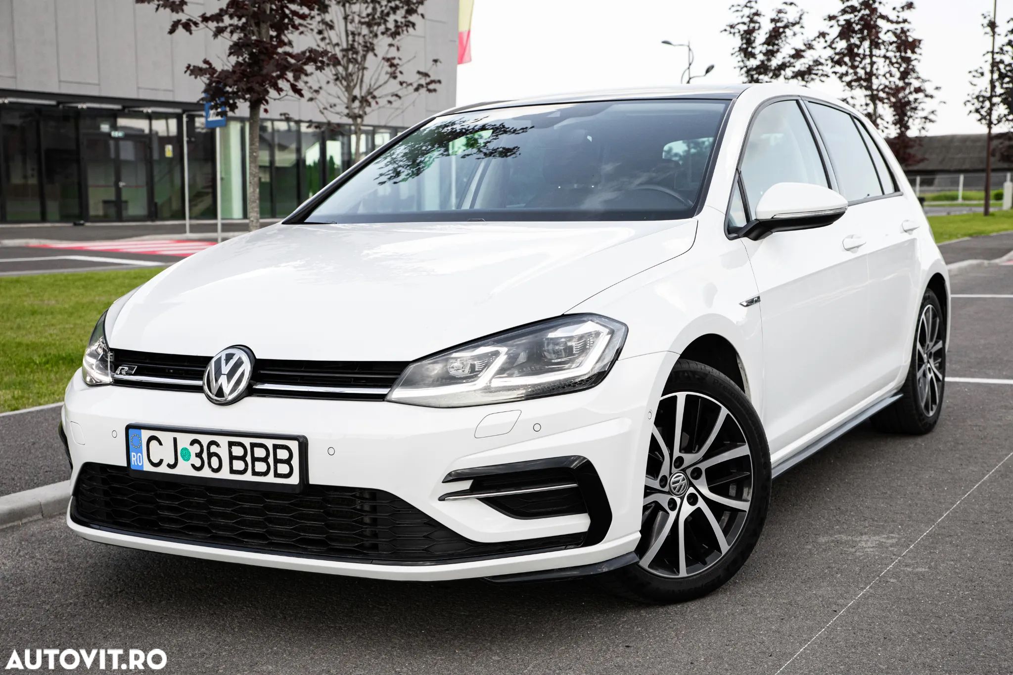 Volkswagen Golf 2.0 TDI Highline - 1