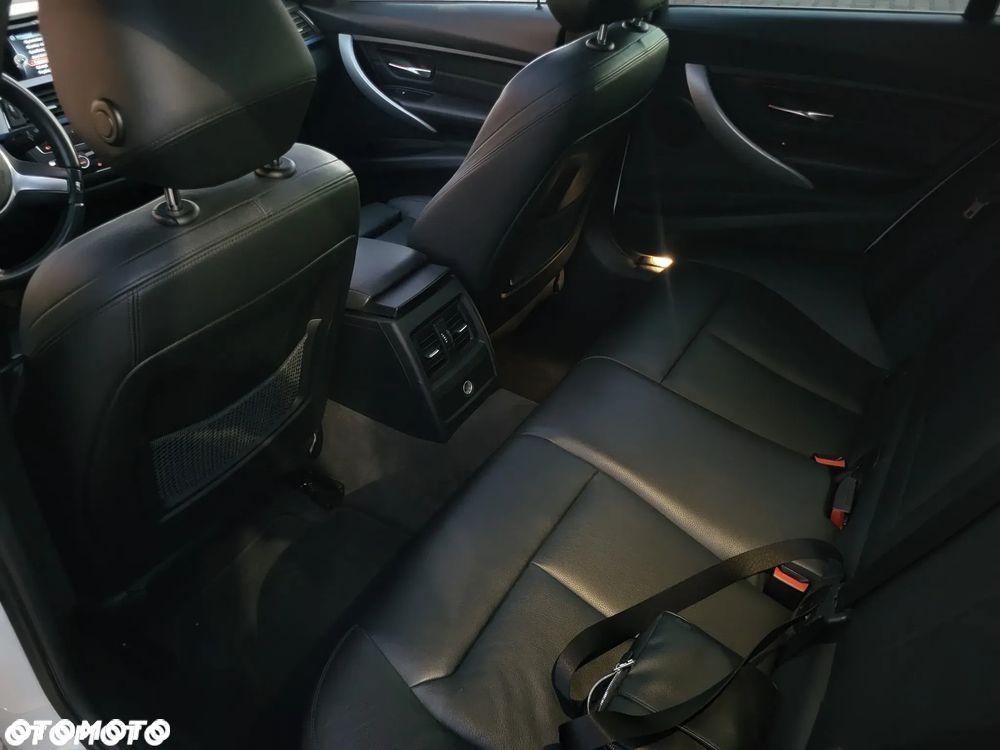 BMW Seria 3 318d M Sport EU6 - 19