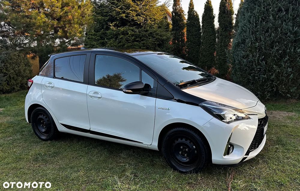 Toyota Yaris Hybrid 100 Selection - 2