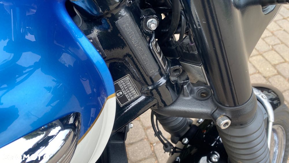 Triumph Bonneville - 8