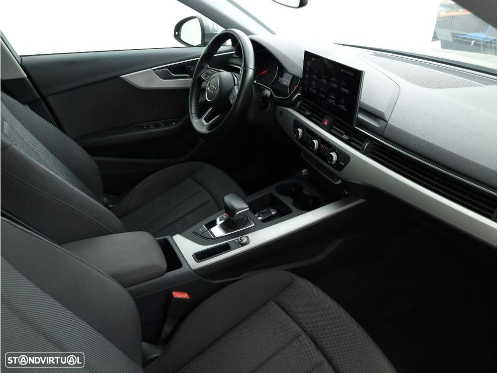 Audi A4 Avant 35 TDI Advanced S tronic - 14