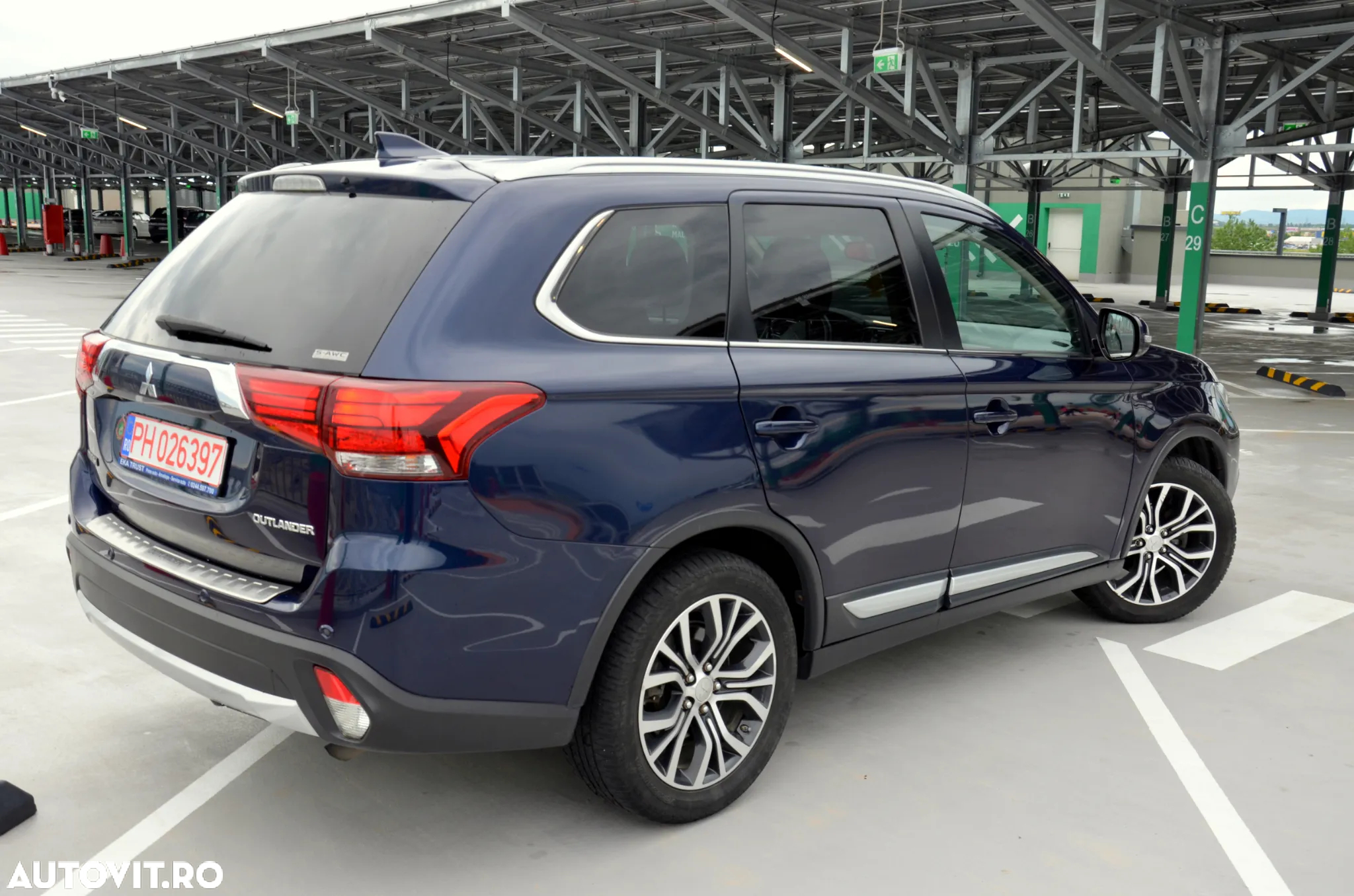 Mitsubishi Outlander 2.2 DI-D 4WD Automatik Diamant Edition+ - 4