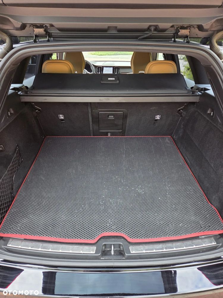 Volvo XC 60 B5 B AWD Plus Dark - 15