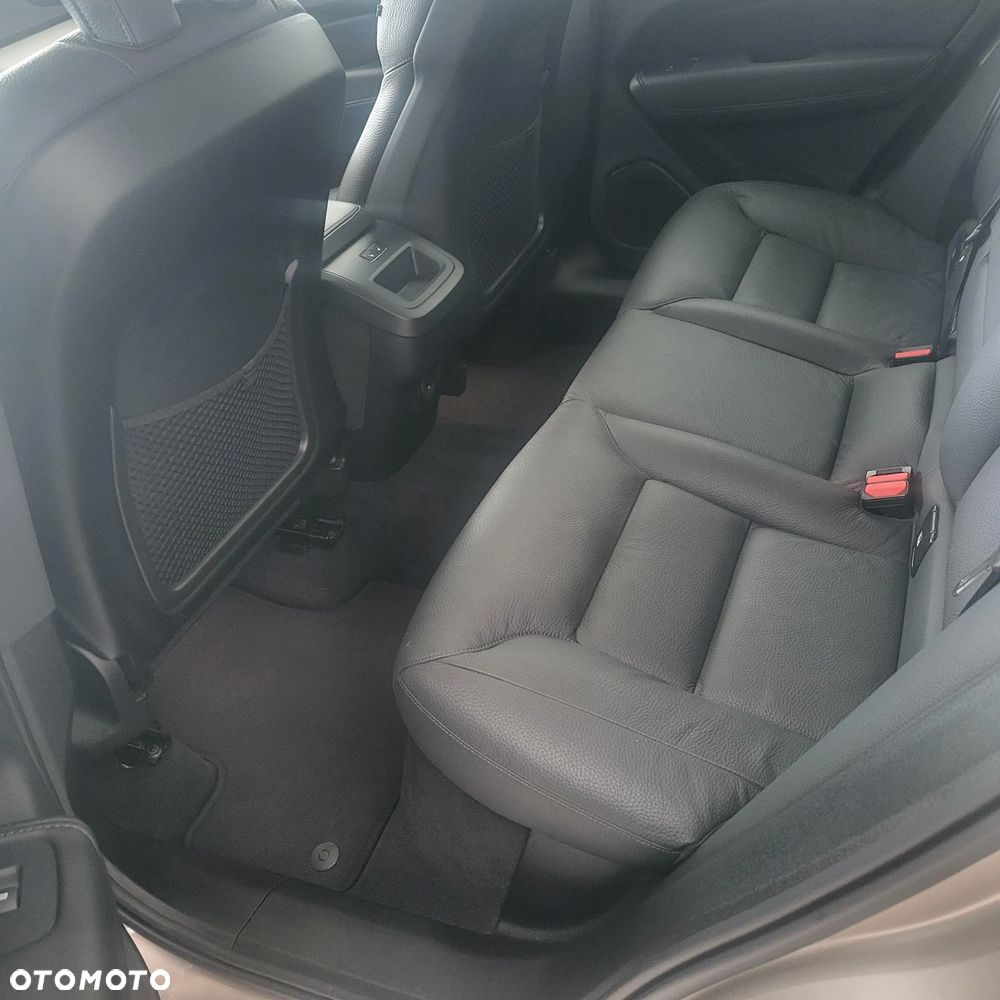 Volvo XC 60 B5 B AWD Plus Dark - 14