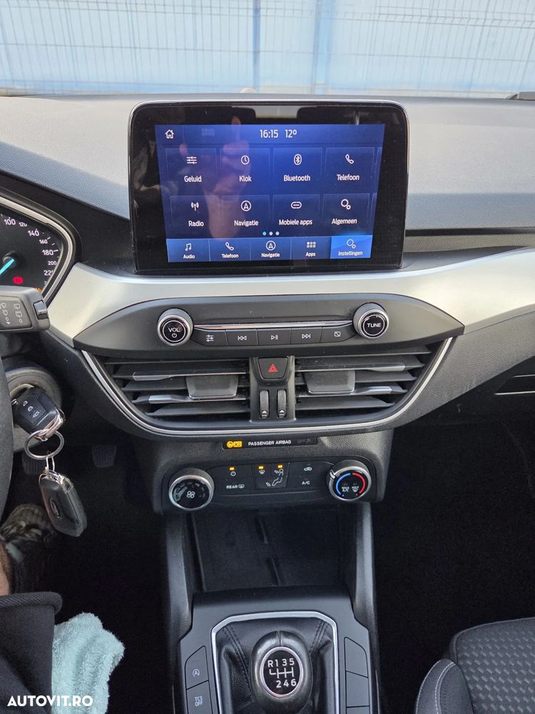 Ford Focus 1.5 EcoBlue Start-Stopp-System COOL&CONNECT - 11