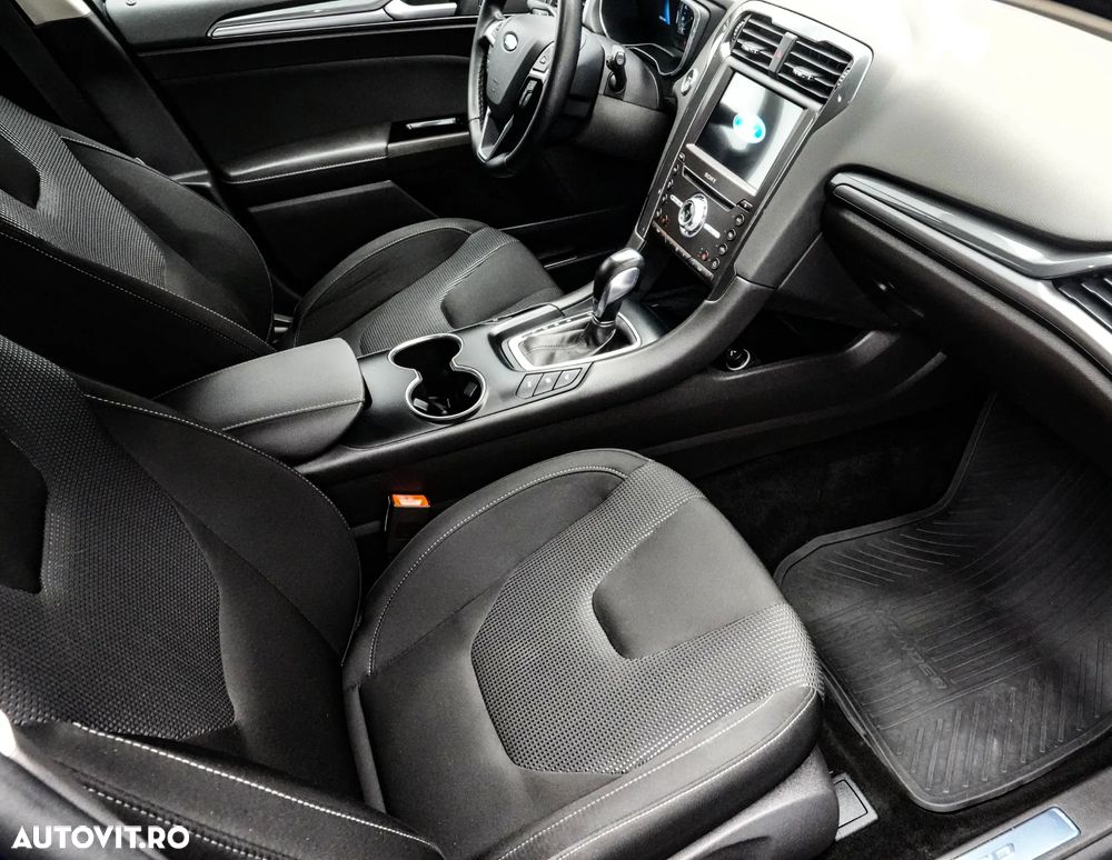 Ford Mondeo 2.0 HEV Titanium - 12
