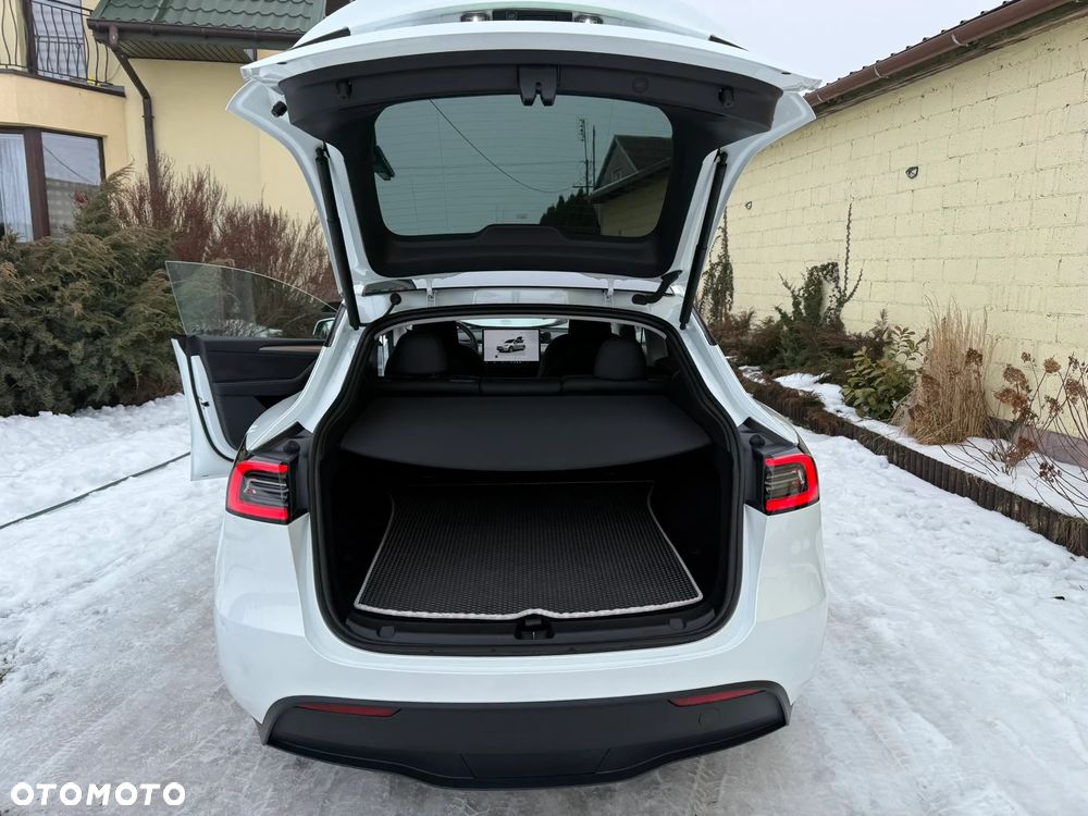 Tesla Y Performance AWD - 19