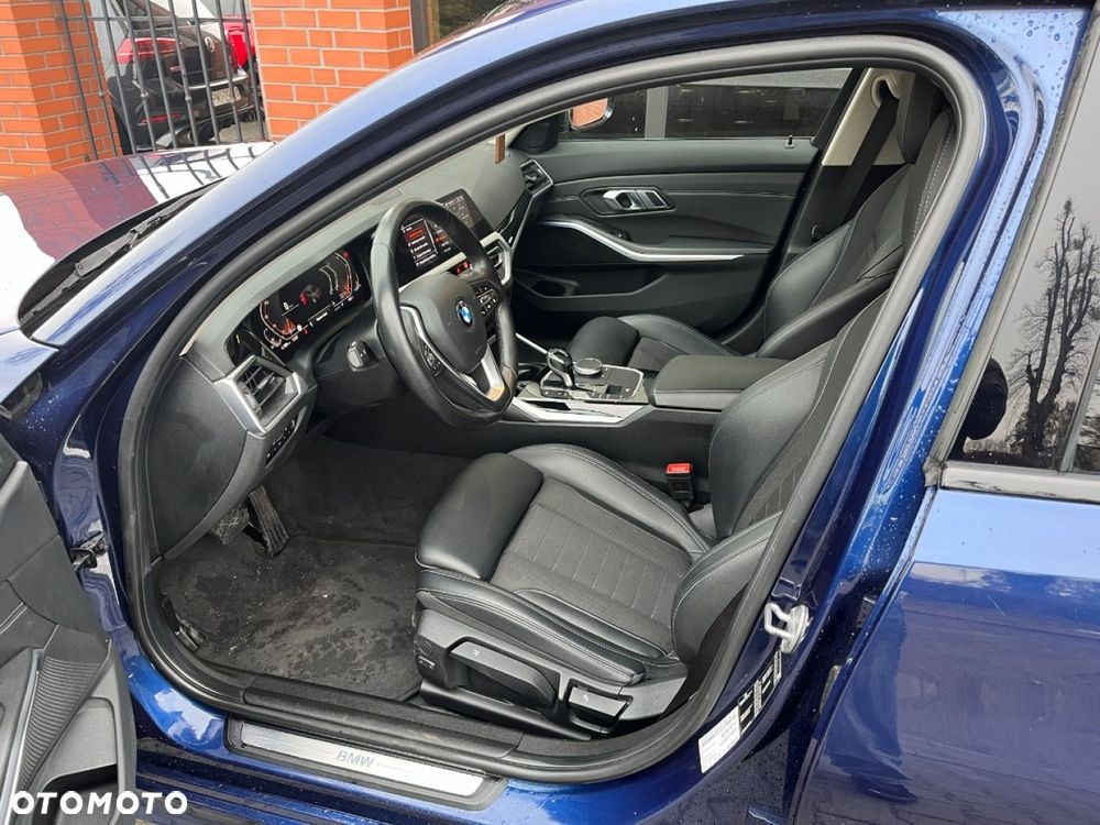 BMW Seria 3 330i - 28