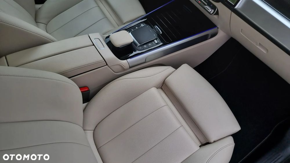 Mercedes-Benz GLB 250 4-Matic AMG Line 8G-DCT - 33