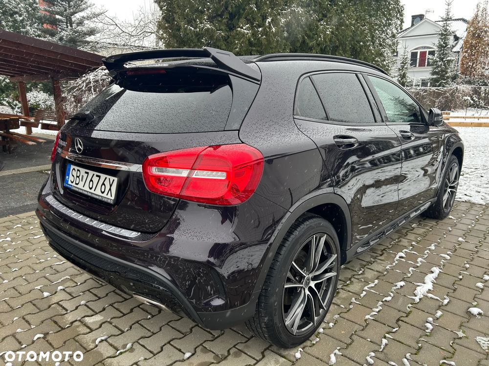 Mercedes-Benz GLA 200 7G-DCT Style - 4