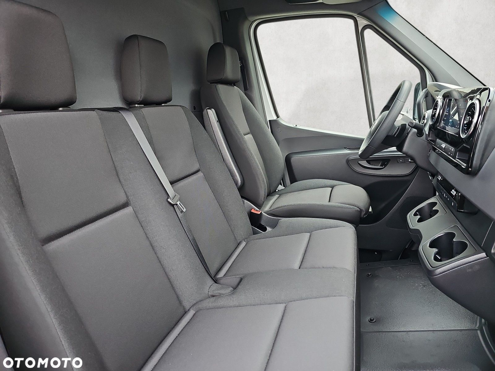 Mercedes-Benz Sprinter 320 e - 14
