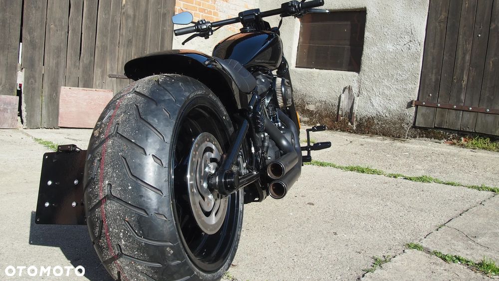 Harley-Davidson Softail Street Bob - 19