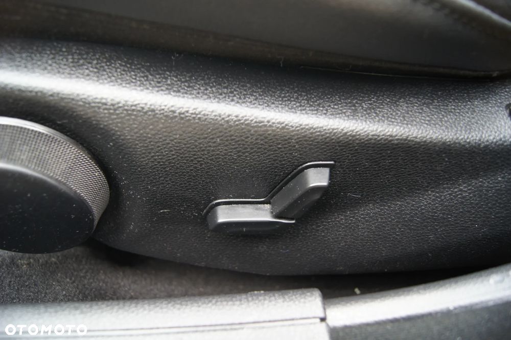 Mercedes-Benz Klasa C 180 Kompressor BlueEFFICIENCY Avantgarde - 24