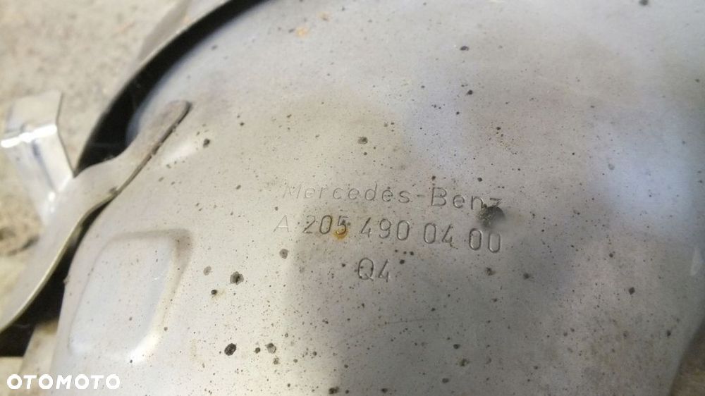 KOŃCÓWKA WYDECHU MERCEDES C KLASA W205 - 2
