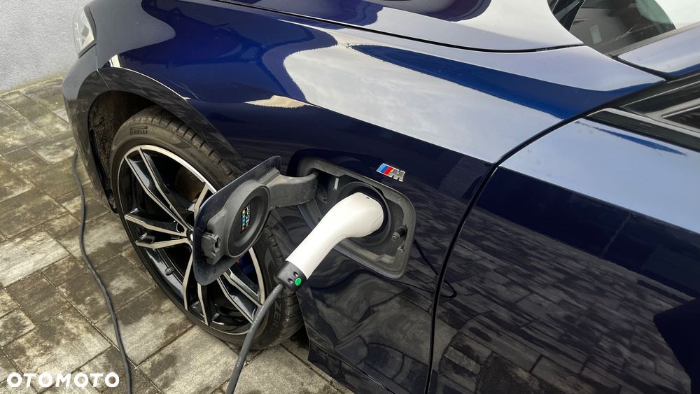 BMW Seria 3 330e PHEV sport - 37