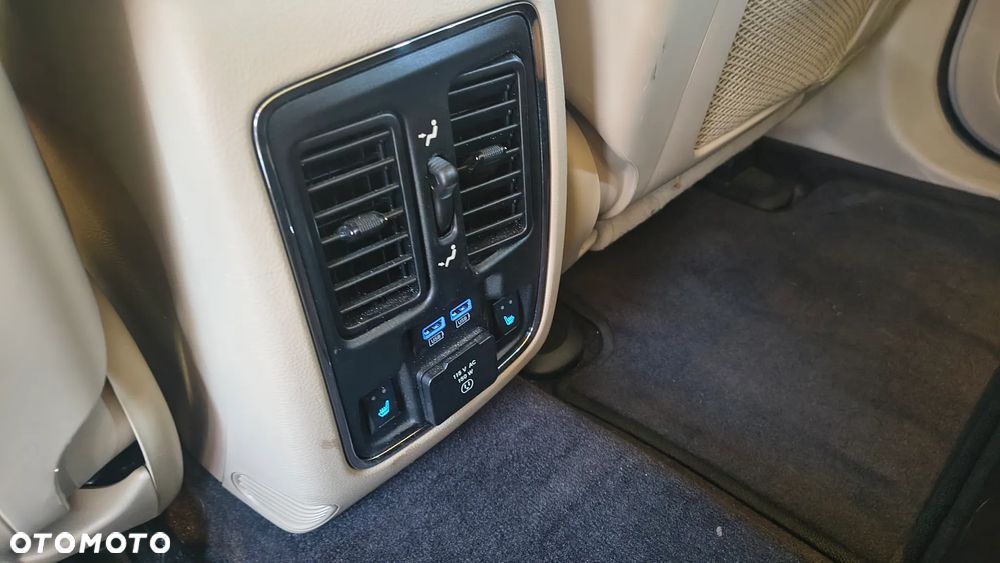 Jeep Grand Cherokee - 22