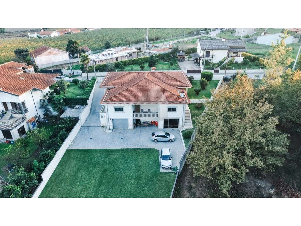 MORADIA 4 FRENTES BARCELOS COM TERRENO DE 1320m2 - Grande imagem: 3/31