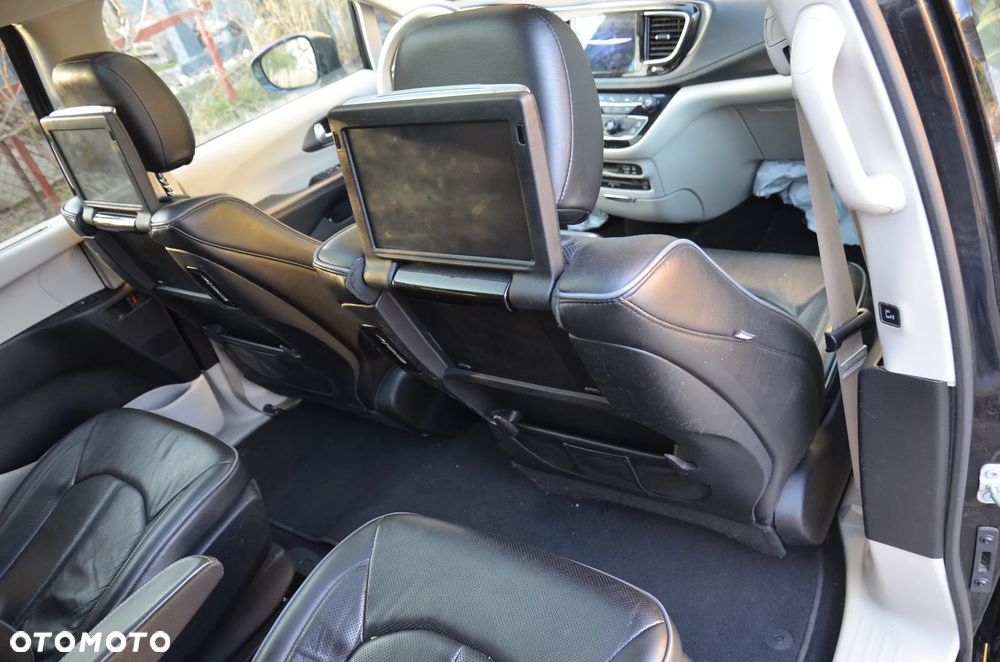 Chrysler Pacifica - 14