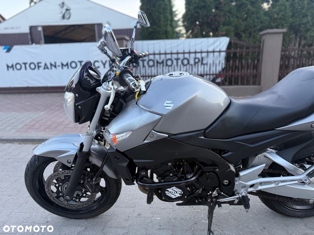 Suzuki GSR - 20