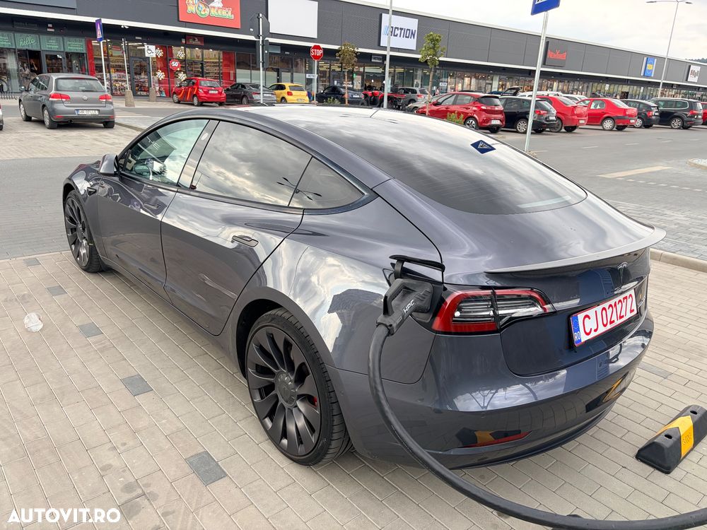 Tesla Model 3 - 4