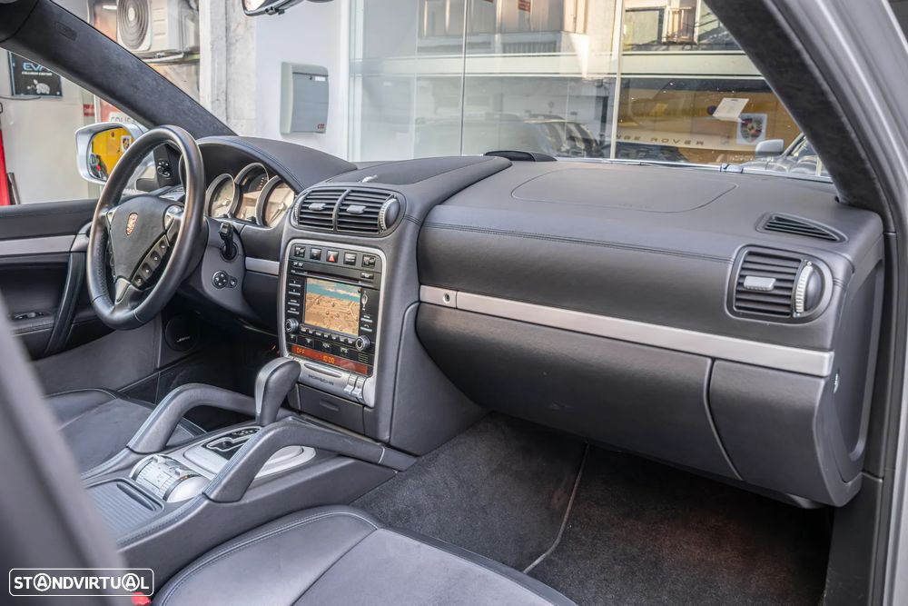 Porsche Cayenne Turbo S - 37