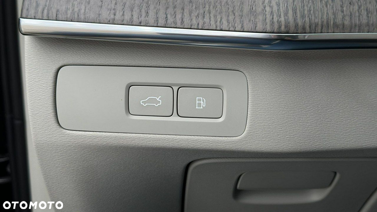 Volvo XC 90 T8 AWD Plug-In Hybrid Ultimate Dark 7os - 26