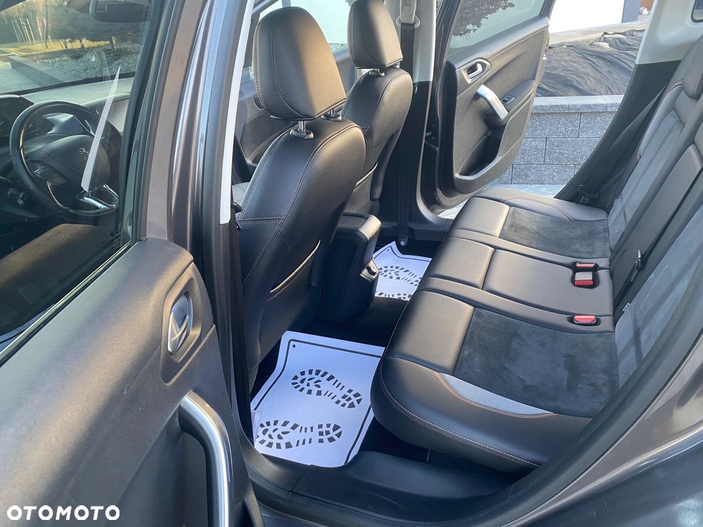 Peugeot 2008 1.2 Pure Tech Allure S&S - 19