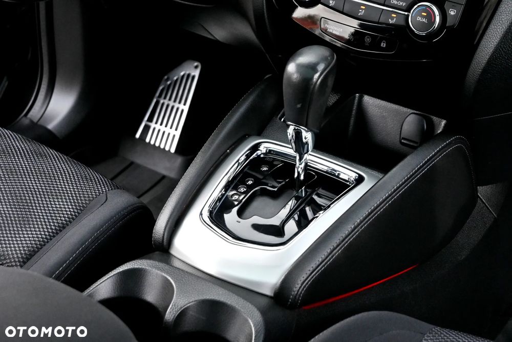 Nissan Qashqai 1.2 DIG-T Tekna Xtronic EU6 - 22