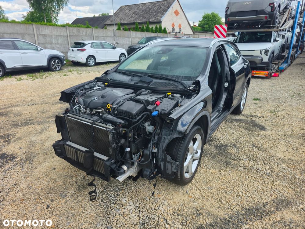 Mercedes-Benz GLA 200 d 7G-DCT - 8