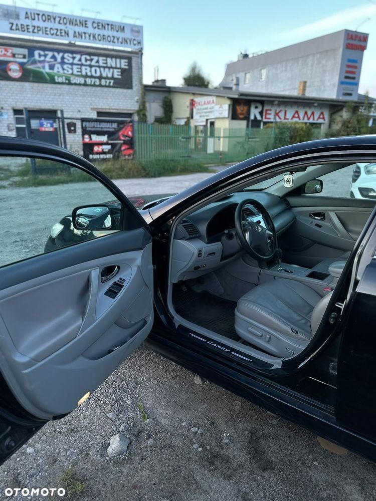 Toyota Camry 2.5 XLE - 9
