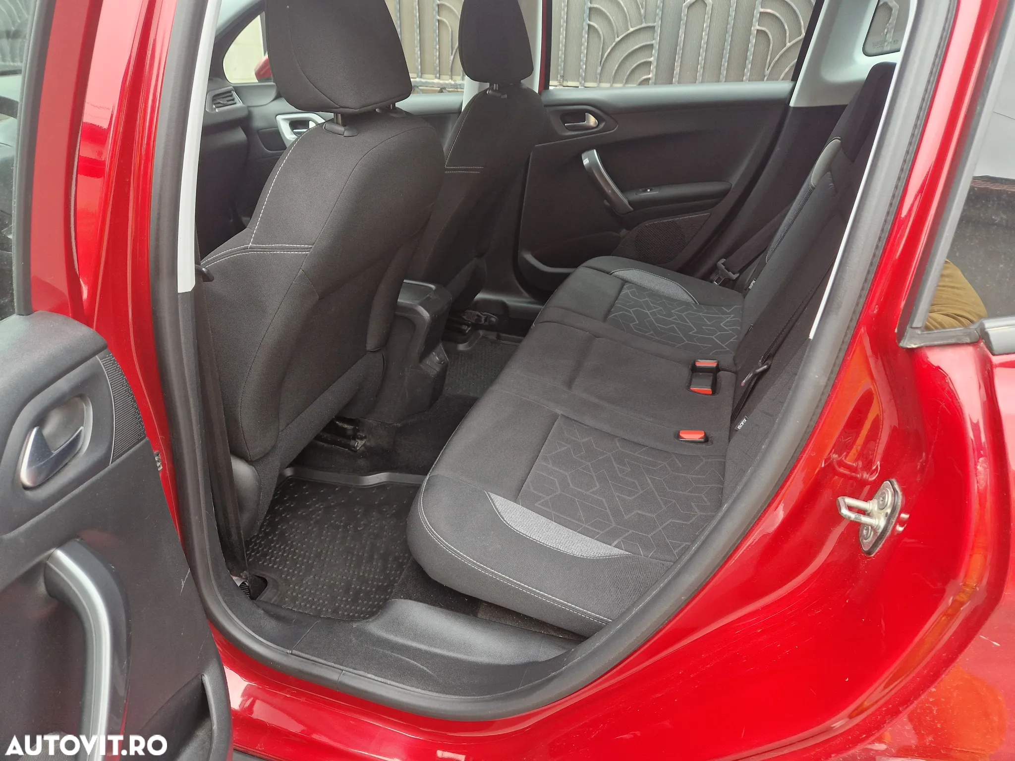 Peugeot 2008 1.2 PureTech Turbo EAT6 S&S Active - 8