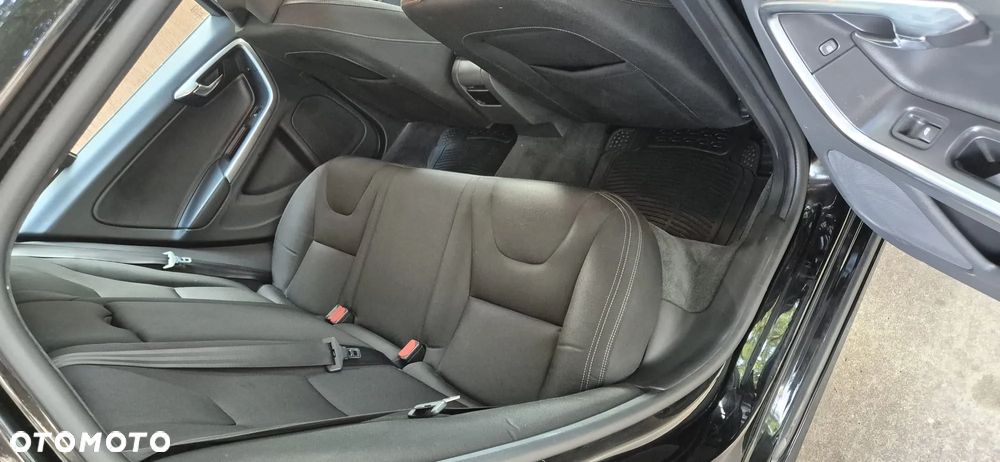 Volvo V60 D4 Drive-E R-Design Momentum - 16