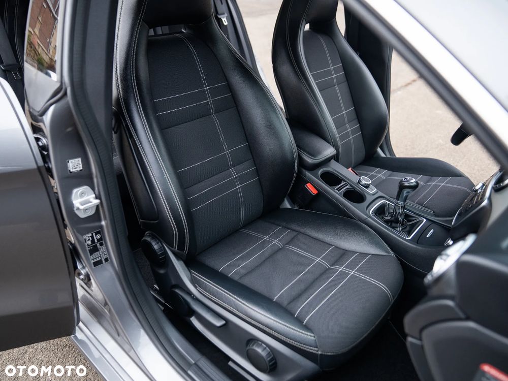 Mercedes-Benz CLA 200 d Urban - 32