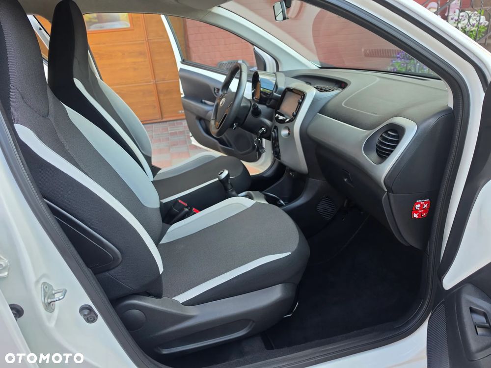 Toyota Aygo x-clusiv - 16