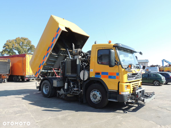 Volvo FM7 Zamiatarka, 350KM, Johnston-Beam, 2000rok