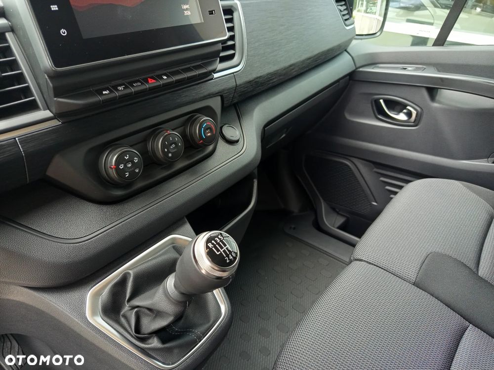 Renault Trafic Grand 2.0 dCi - 12