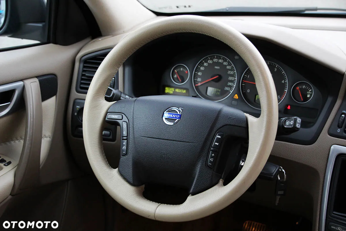 Volvo XC 70 D5 AWD Momentum - 30