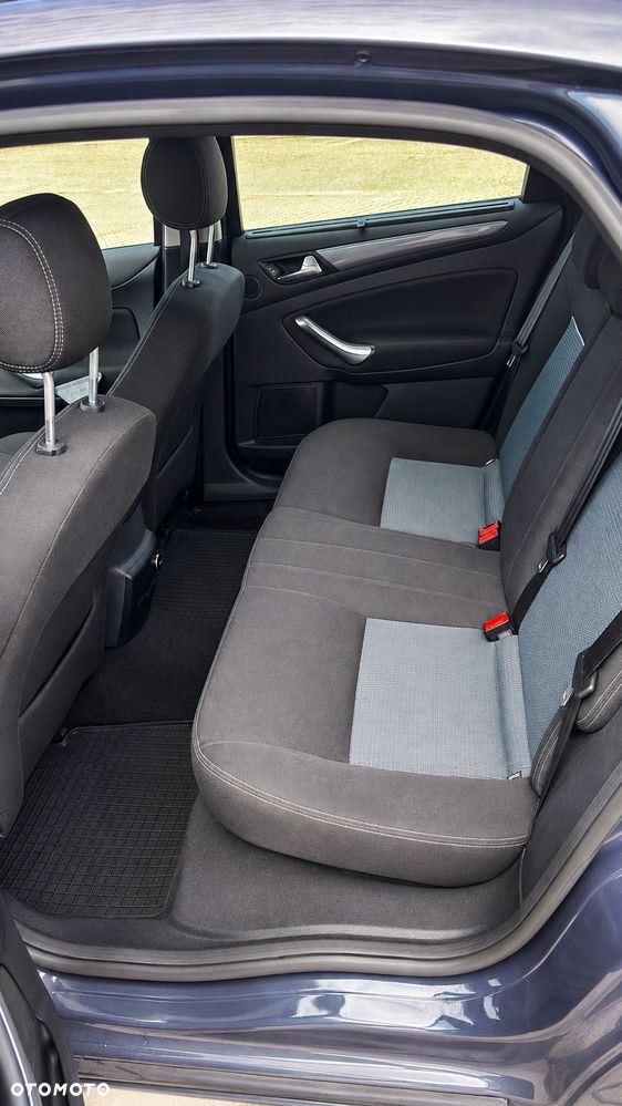 Ford Mondeo 2.0 TDCi Ghia - 10