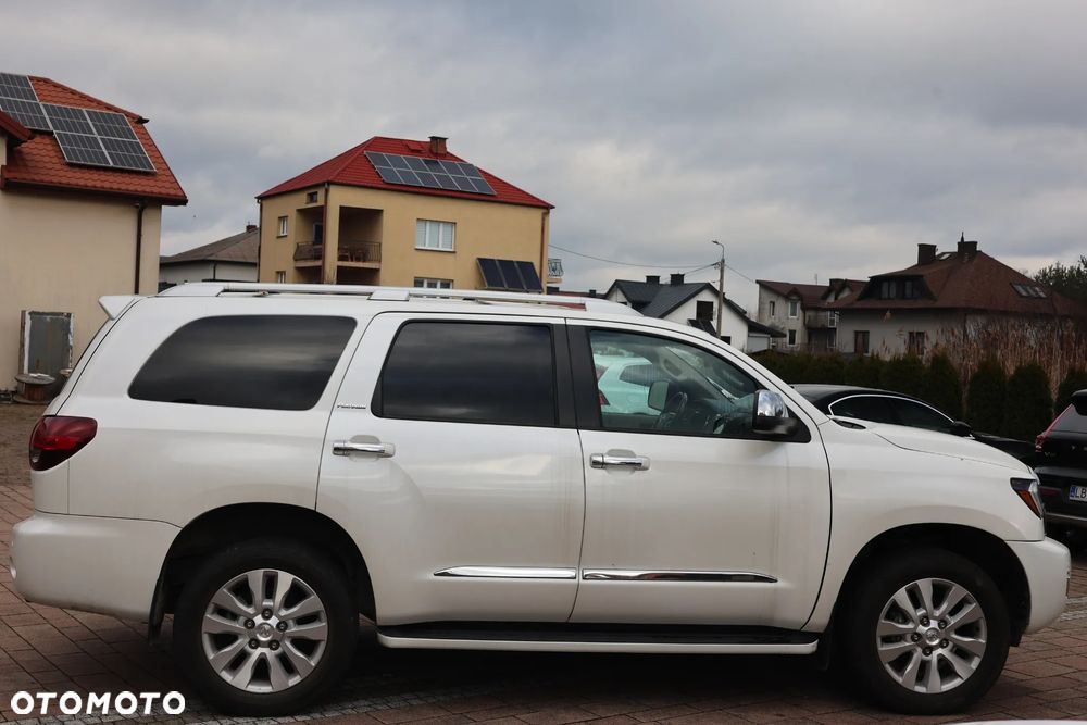 Toyota Sequoia - 7