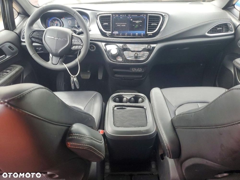 Chrysler Pacifica - 8