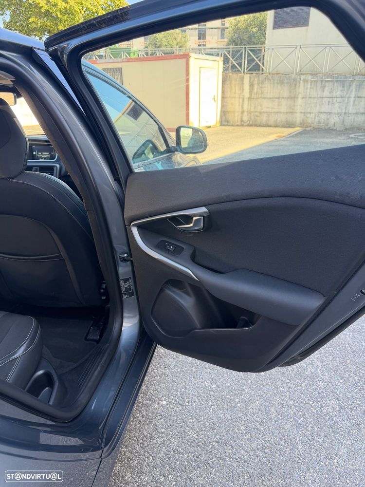 Volvo V40 D2 Kinetic - 12