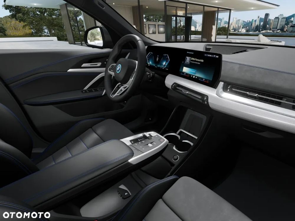 BMW iX2 eDrive20 66.5kWh M Sport - 4