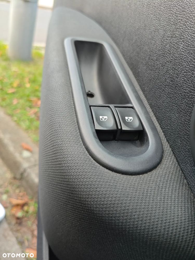 Renault Clio 1.2 16V 75 Yahoo - 18