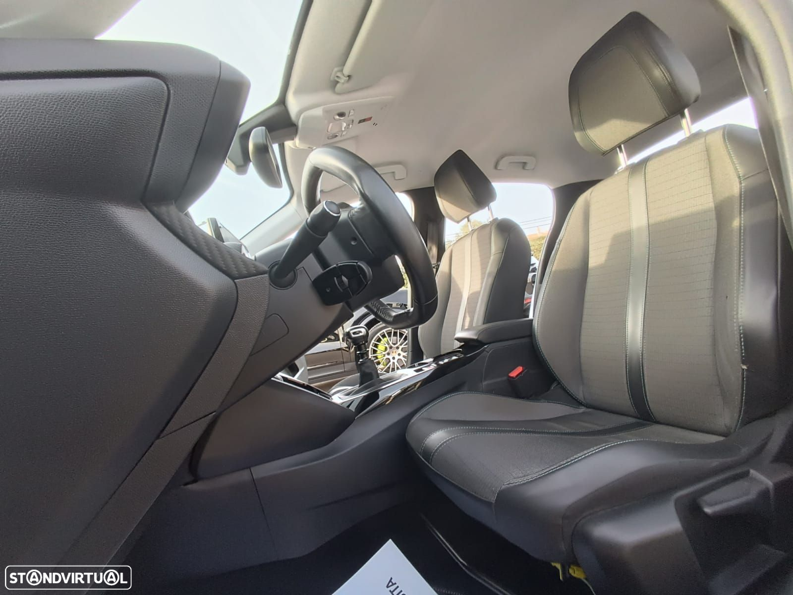 Peugeot 208 1.5 BlueHDi Allure Pack - 23