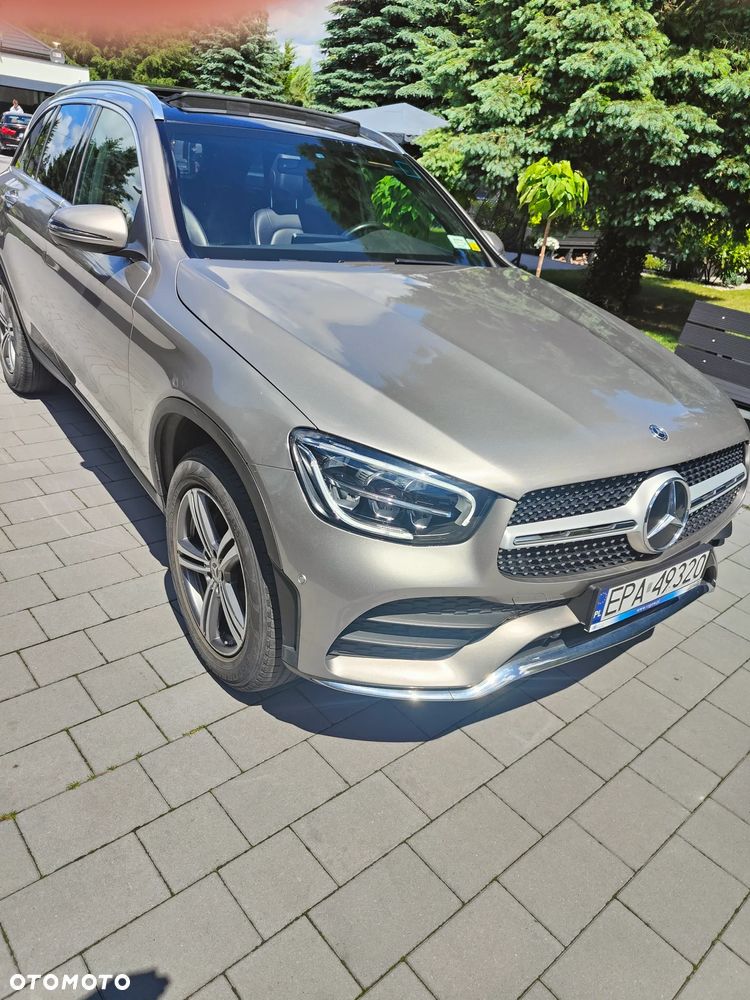 Mercedes-Benz GLC 300 4Matic 9G-TRONIC AMG Line - 11