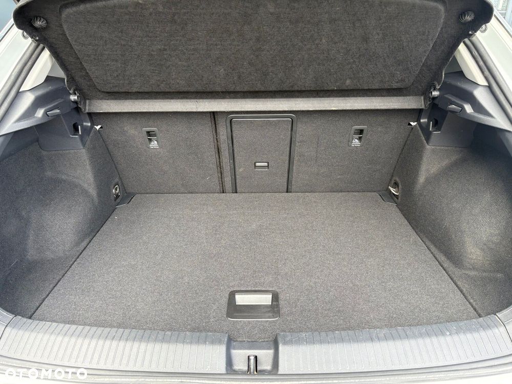 Volkswagen T-Roc - 19